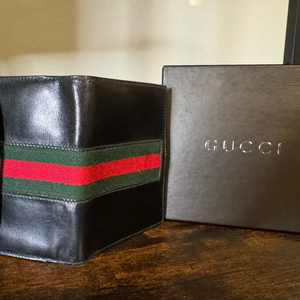 Gucci Black Leather Wallet with Red and Green Accent - Picture 2 of 4